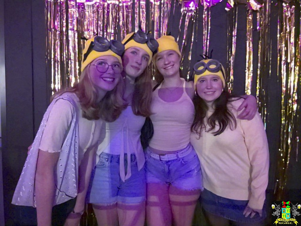 ../Images/Jeugd Opwarmbal Photobooth 032.jpg